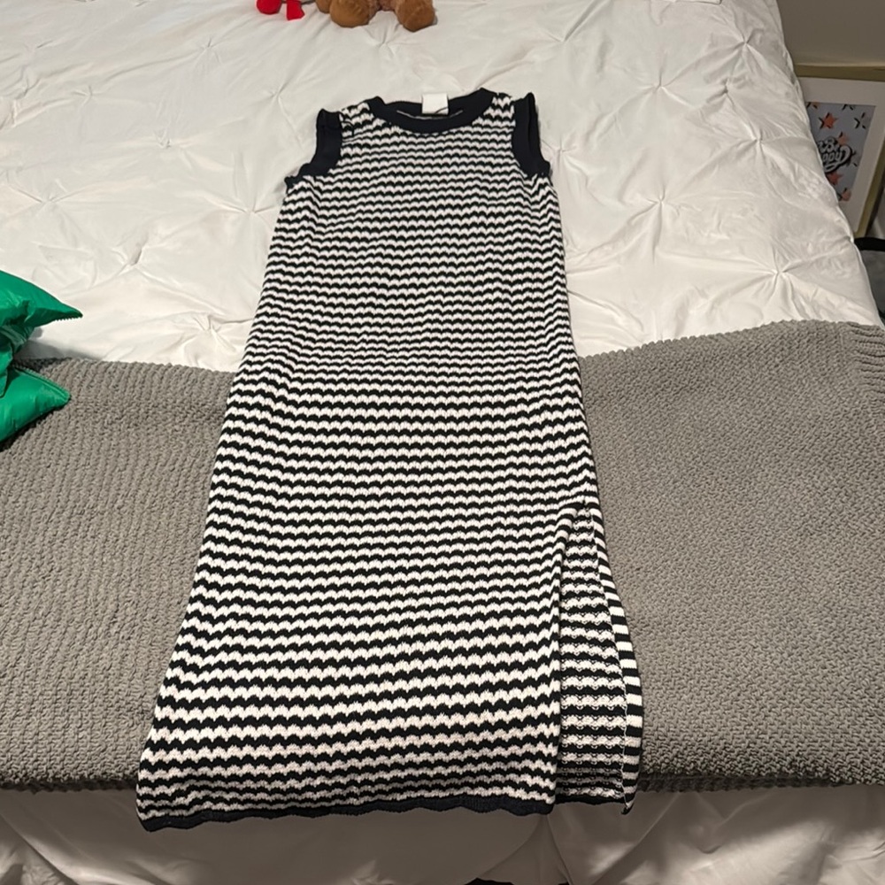 Chic Black and White Chevron Maxi Dress